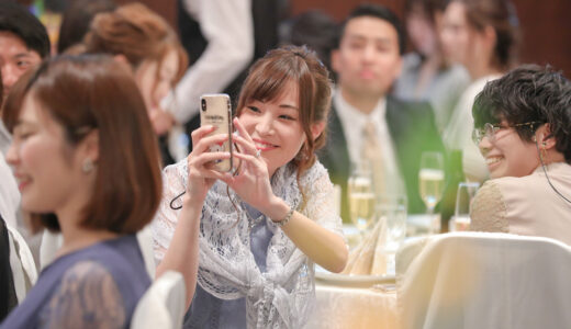 結婚式で盛り上がる「フォトコンテスト」のアイデアと成功のコツ